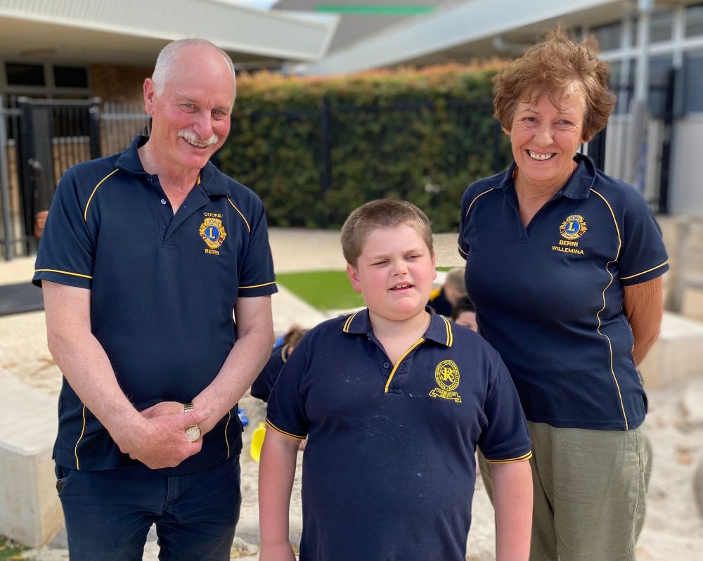Lions donation fills the hearts (and sandpits) of a Riverland school post image