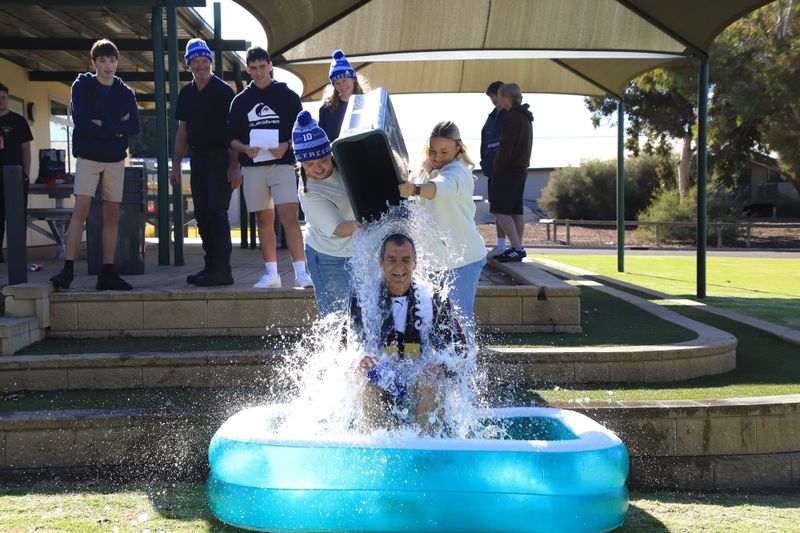 Teachers ‘ice bucketed’ for a cause at Waikerie post image