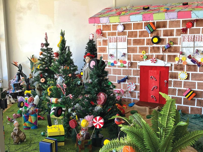 Elves decking the Barmera halls post image