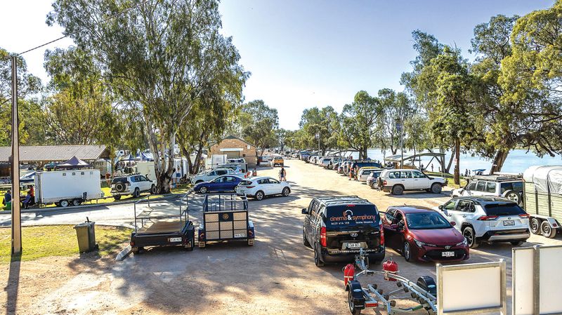 Hats off to the long weekend market post image
