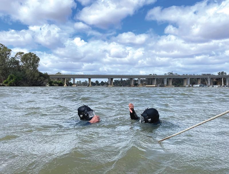 Police officers dive into the Riverland post image