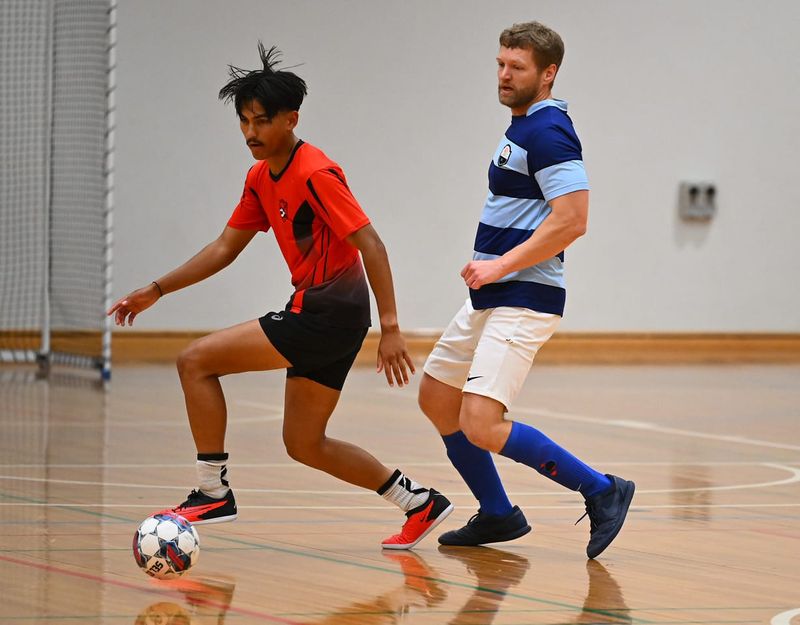 Madrid hammer in the goals in futsal post image