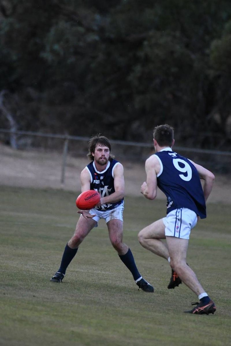 Bulldogs storm into second spot post image
