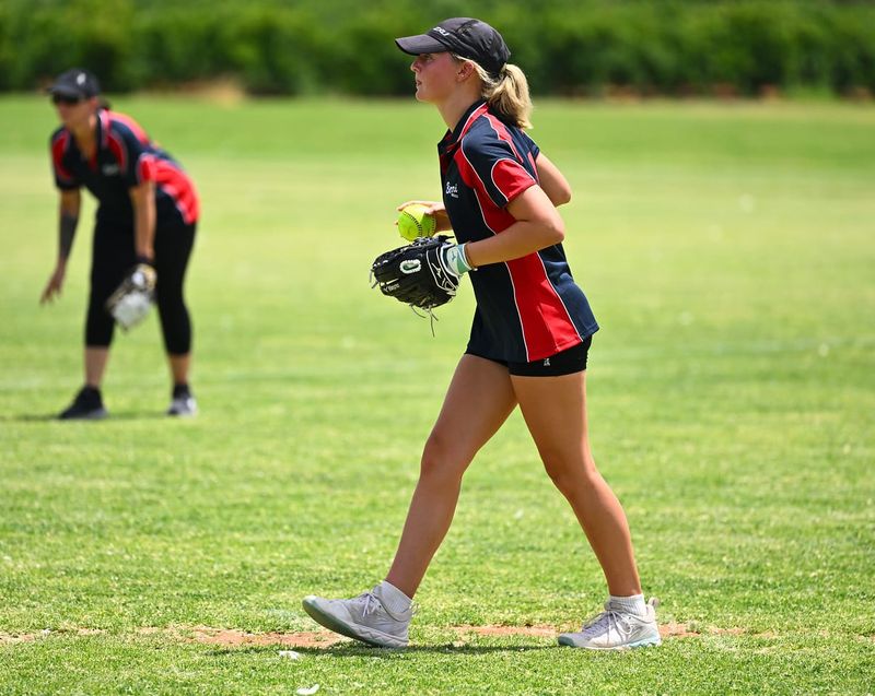Sunraysia shines bright in softball post image