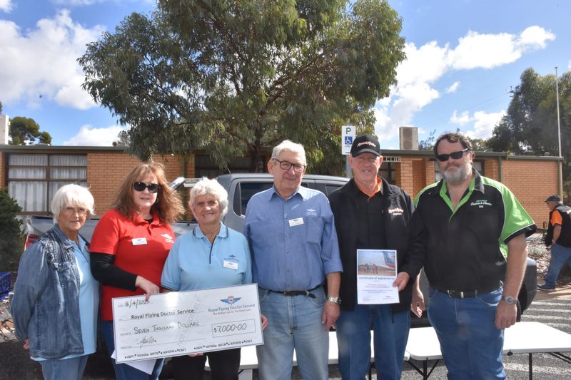 Car clubs’ donation for Flying Doctors post image