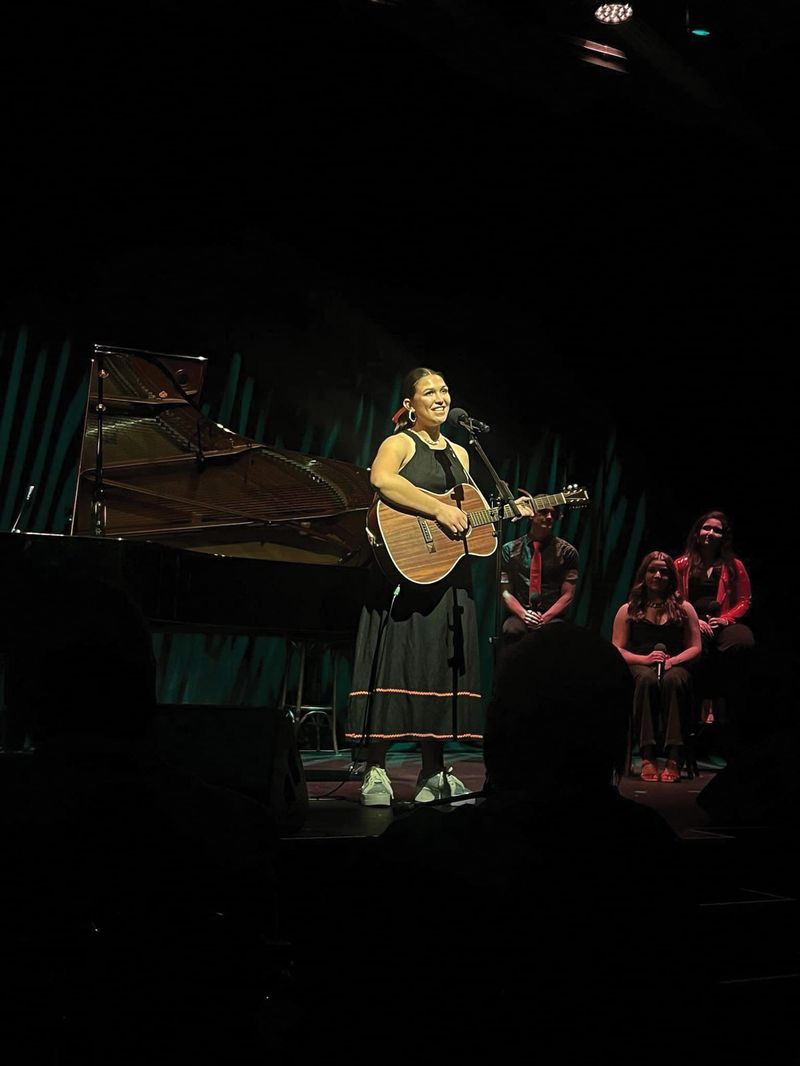 Audience welcomes Ellen to the stage post image