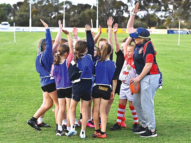 Riverland girls footy off to a flyer post image