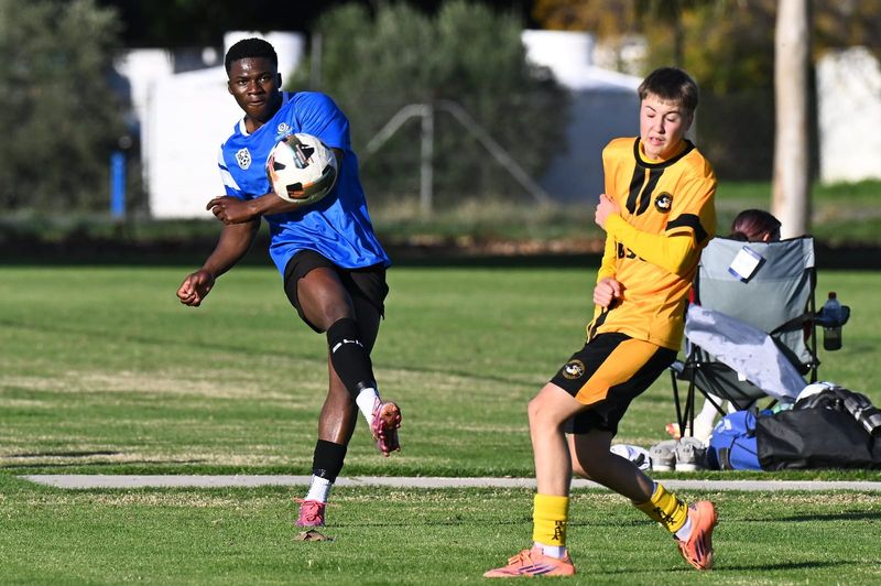Loxton mens teams dominate return to Riverland Soccer post image