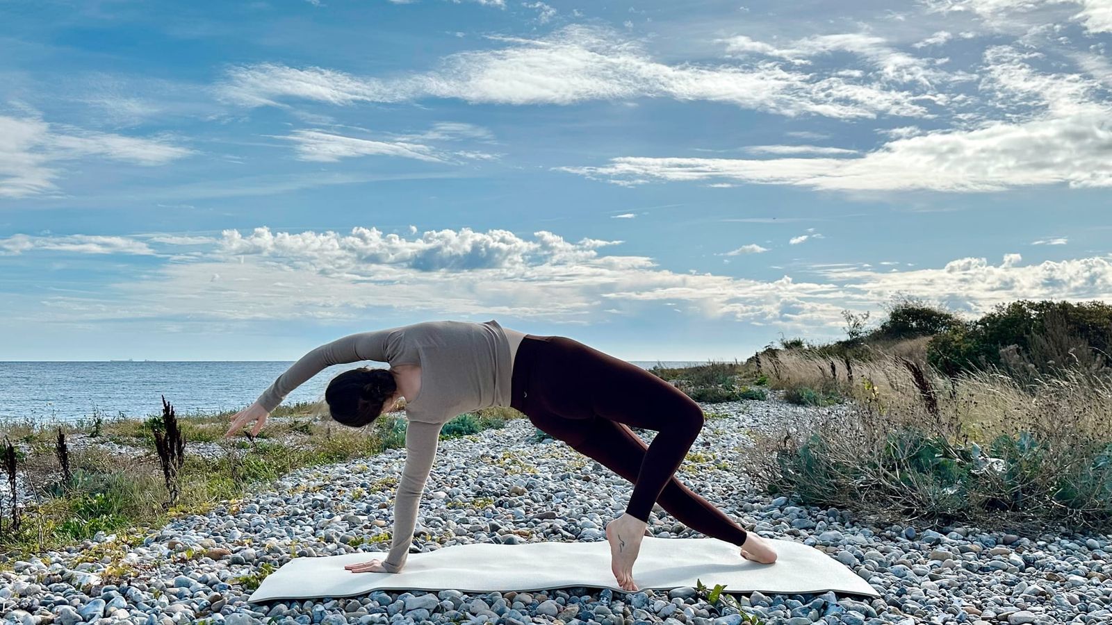 20 MIN HERBST YOGA 🍁 Dynamischer Vinyasa-Flow • Minimal Cues 🍂 Herbstanfang