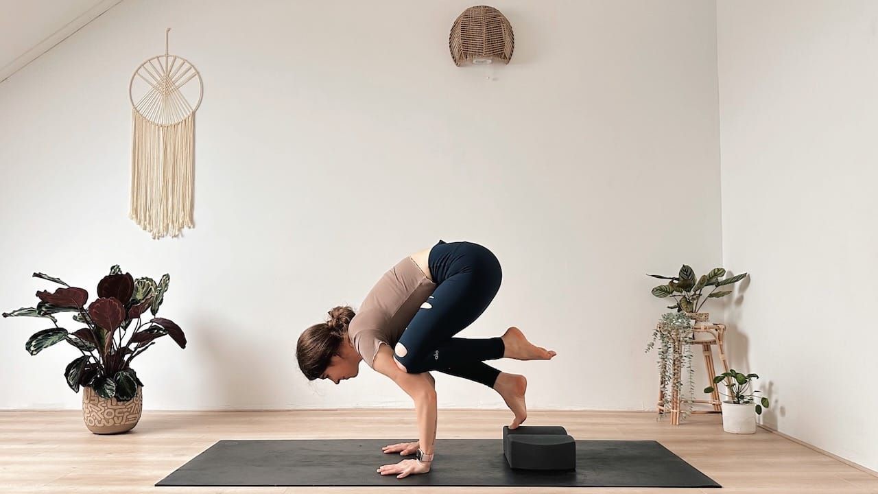Align • Tag 26 🦋 15 MIN CORE YOGA WORKOUT || Mit Tipps, um die Krähe (Crow/Bakasana) zu lernen!