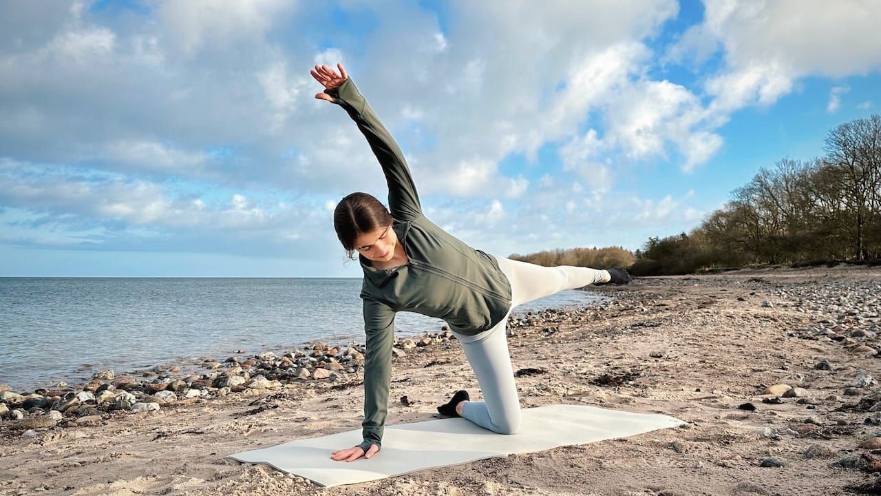 Align • Tag 23 🦋 15 MIN YOGA PILATES WORKOUT || Happy Hips – Hüfte & Gesäß (mit Musik, minimal cues)