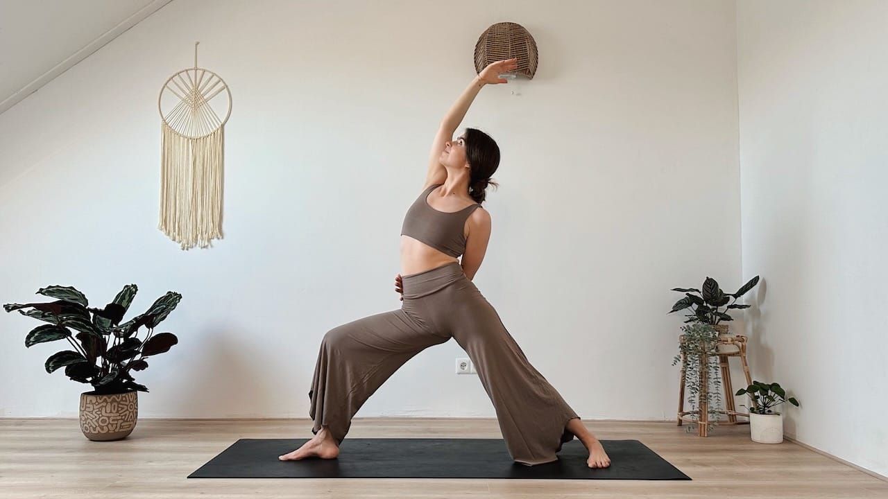 Align • Tag 10 🦋 10 MIN YOGA IM STEHEN || Gleichgewicht, Konzentration & Fokus