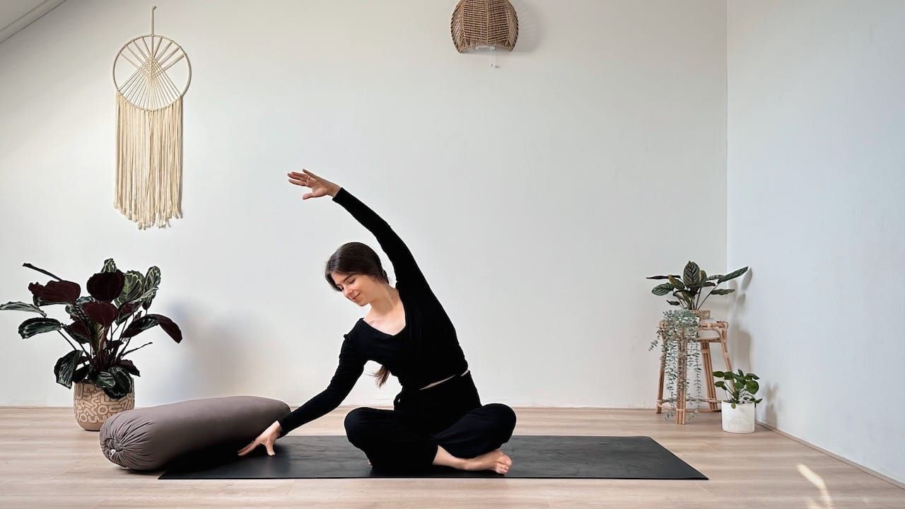 Align • Tag 18 🦋 10 MIN RESTORATIVE YIN YOGA || für Entspannung & gegen Stress (mit Binaural Beats)