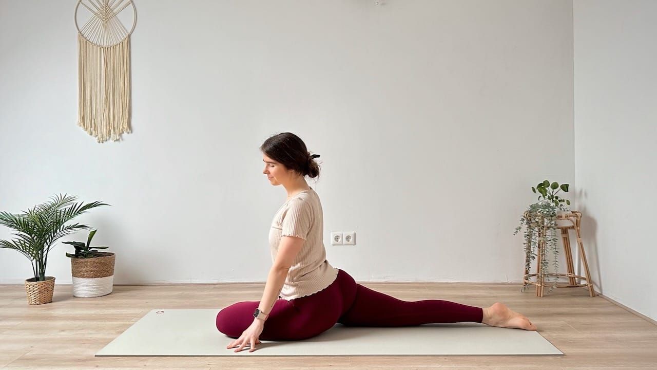 20 MIN YOGA IM SITZEN || Tiefe Dehnungen für Entspannung & Beweglichkeit 🫶 sanft zu den Händen