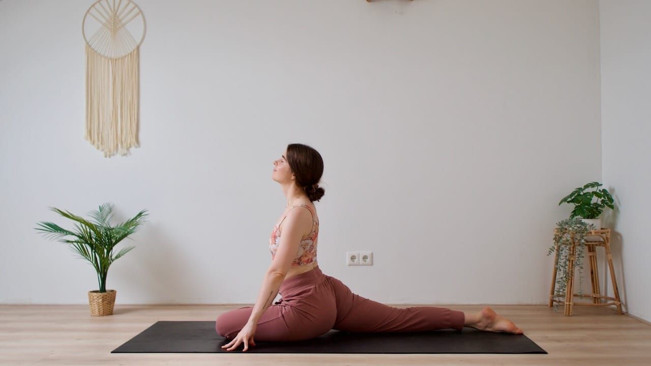 20 MIN ABEND-YOGA || Ruhe & Entspannung für den ganzen Körper mit Fokus auf Hüfte & Beinen (ohne Musik)