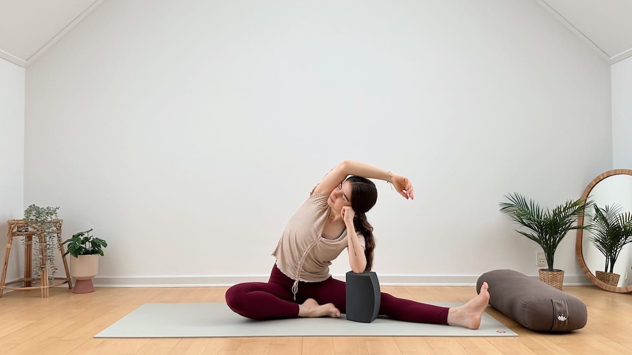 10 MIN STILLES YOGA || Oberkörper-Dehnungen & Entspannung + Bolster/Blöcke (ohne Reden, ohne Musik)