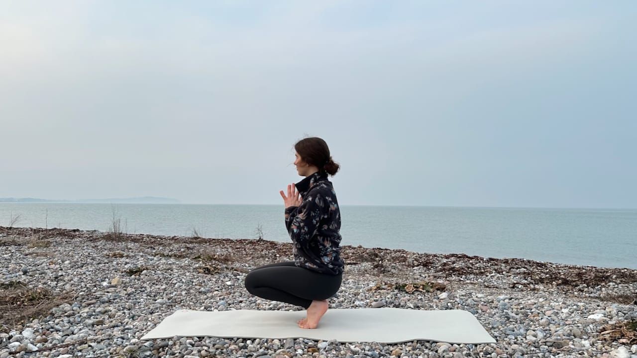 20 MIN YOGA || Gleichgewicht, Kraft & Beweglichkeit + Intention setzen 🌸 Frühlings-Yoga Teil 1/3