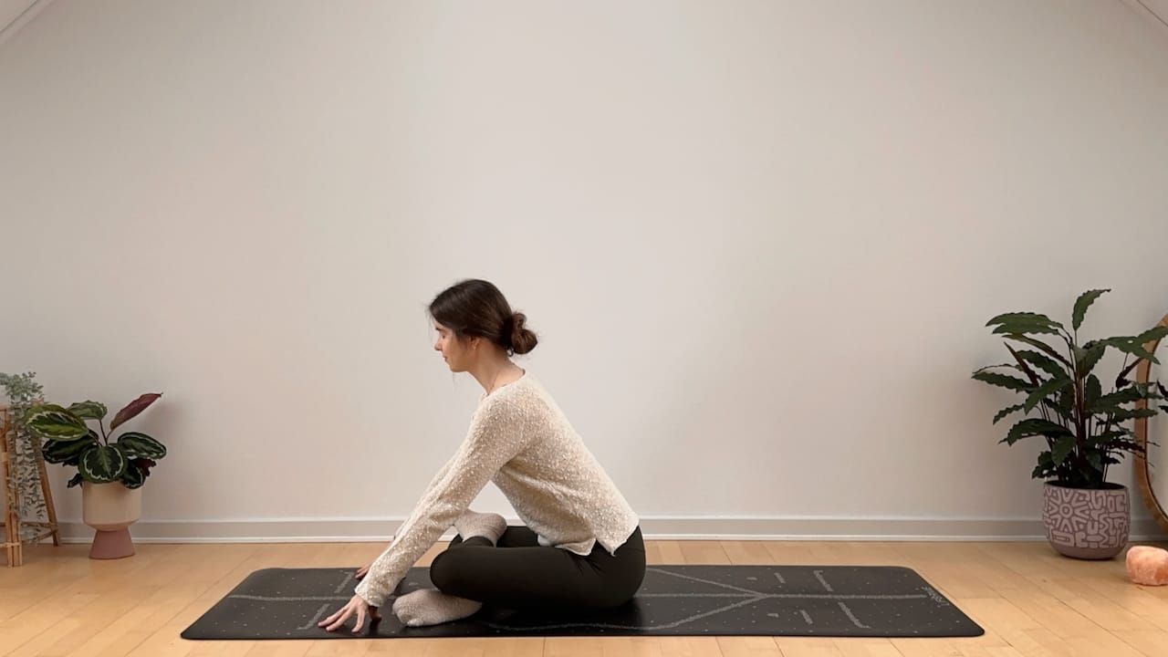 15 MIN YOGA STRETCH || Yoga im Sitzen + Savasana