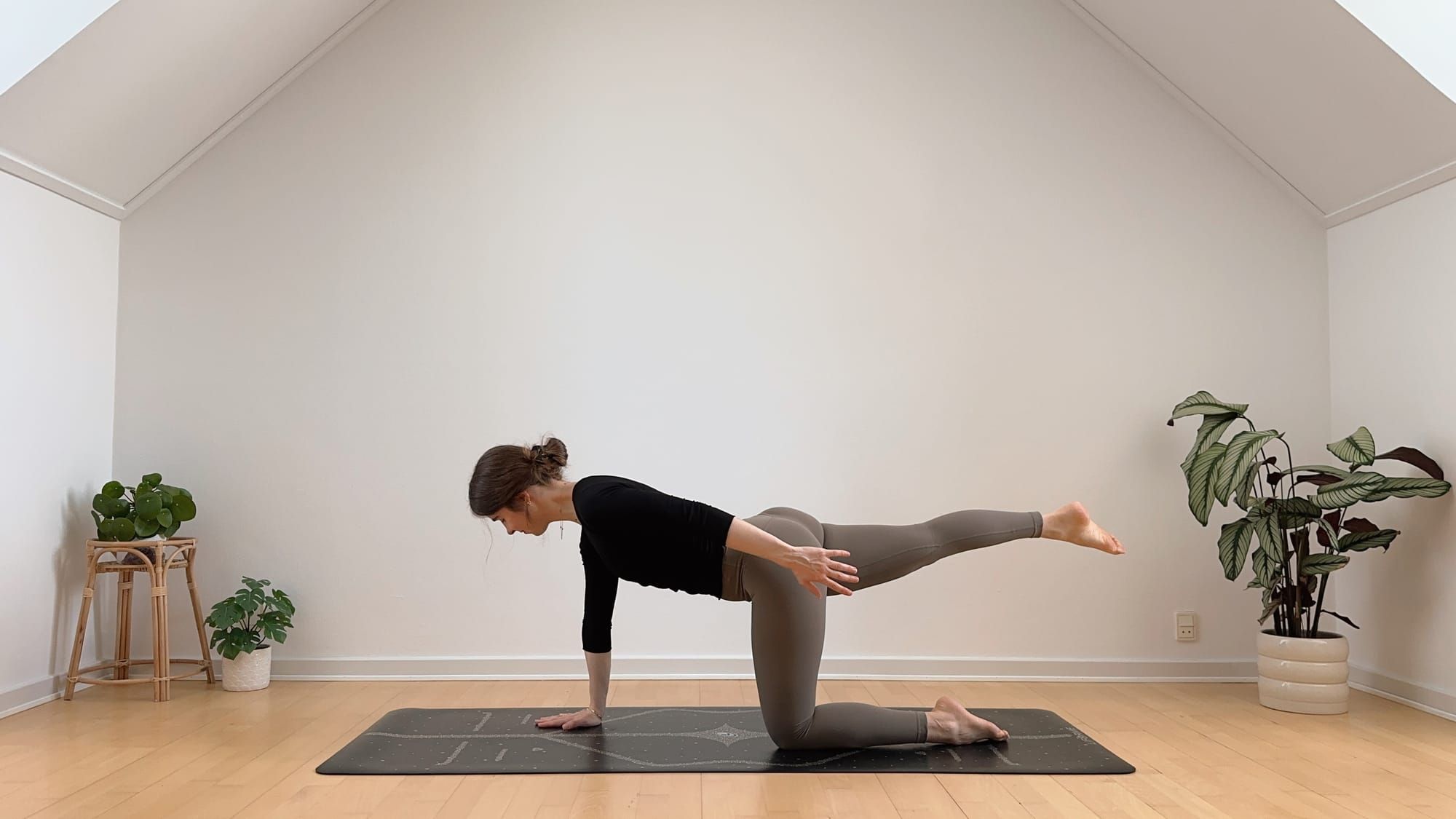 15 MIN SANFTES YOGA || Gleichgewicht, Kraft & Dehnungen • nach Kopfverletzungen/Gehirnerschütterung