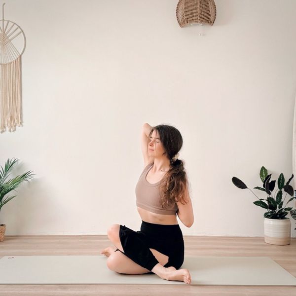 20 MIN YOGA FÜR ARME, SCHULTERN & RÜCKEN || Entspannung & Beweglichkeit – ideal nach der Arbeit!