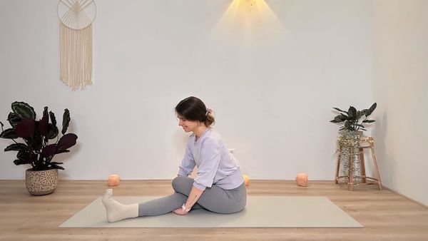 20 MIN YOGA IM SITZEN || Sanftes Yoga zum Entspannen – schonend für Hände & Handgelenke 🫶