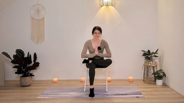 25 MIN STUHL YOGA WORKOUT || Gleichgewicht, Kraft & Entspannung für den ganzen Körper ✨ Sanft