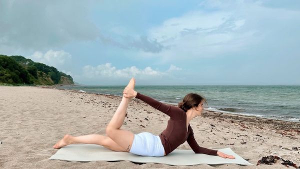 15 MIN FEEL GOOD PILATES || Bauch, Beine, Po & Beweglichkeit ✨ Yoga - Pilates für morgens & abends