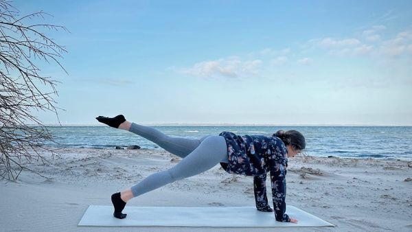 Align • Tag 2 🦋 10 MIN YOGA x PILATES WORKOUT || Bauch, Beine, Po