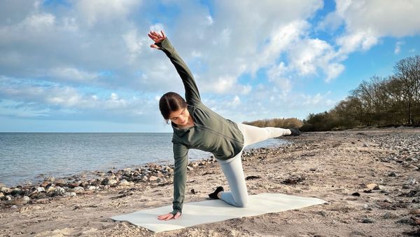 Align • Tag 23 🦋 15 MIN YOGA PILATES WORKOUT || Happy Hips – Hüfte & Gesäß (mit Musik, minimal cues)