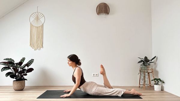 Align • Tag 11 🦋 10 MIN YOGA + INTENTION || Neumond Yoga: Heilende Herzöffner (mit 528 Hz Musik)