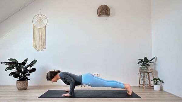 Align • Tag 8 🦋 10 MIN MORGEN-YOGA || Sonnengruß A & B mit Warm-up und Stretch