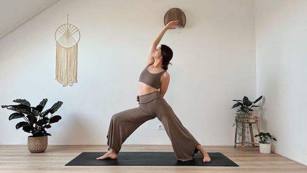 Align • Tag 10 🦋 10 MIN YOGA IM STEHEN || Gleichgewicht, Konzentration & Fokus