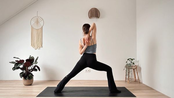 Align • Tag 21 🦋 20 MIN YOGA IM STEHEN || Beine stärken – Oberkörper dehnen – Balance verbessern