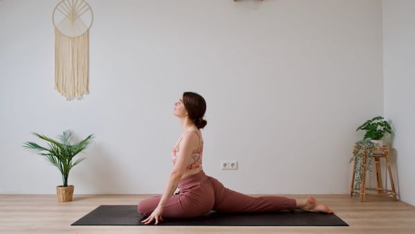 20 MIN ABEND-YOGA || Ruhe & Entspannung für den ganzen Körper mit Fokus auf Hüfte & Beinen (ohne Musik)