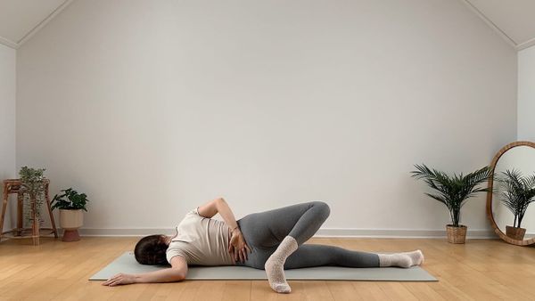 Tag 5 ✨ 10 MIN YIN YOGA + AFFIRMATIONEN || Meditative Entspannung – 10 Tage, 10 Minuten Yoga