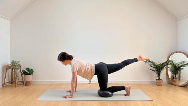 30 MIN PILATES + BALL || Gesäß & Bauch Workout – Pilates zu Hause