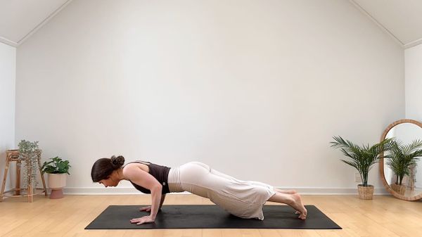 15 MIN CHATURANGA || Lerne Chaturanga, baue Kraft auf und vertiefe deine Yogapraxis!