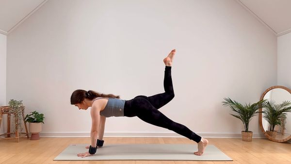 20 MIN PILATES || Arme, Rücken & Core – Optional: Hanteln oder Wrist Weights/Bala Bangles