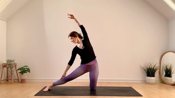 15 MIN YOGA || Slow Flow & Pranayama – Innerer Herbst 🍂 Cycle Sync