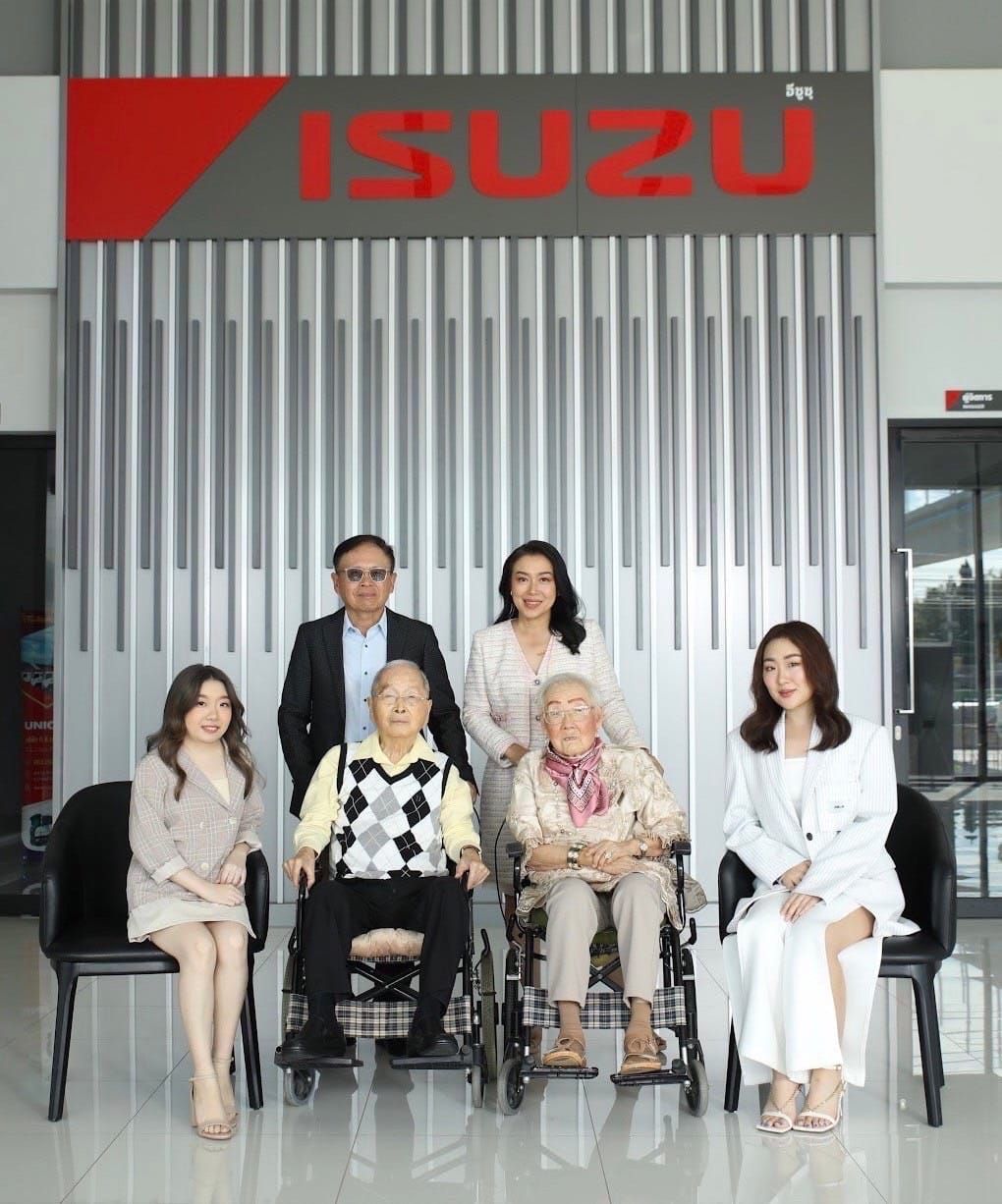 ทายาทแสงฟ้าอีซูซุเซลล์ ผู้เห็นคุณค่าของสถานบันครอบครัว และตั้งใจสานต่อธุรกิจให้มั่นคงยิ่งขึ้น