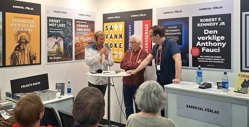 Per Shapiro promoting his book at a Karneval publishing book fair