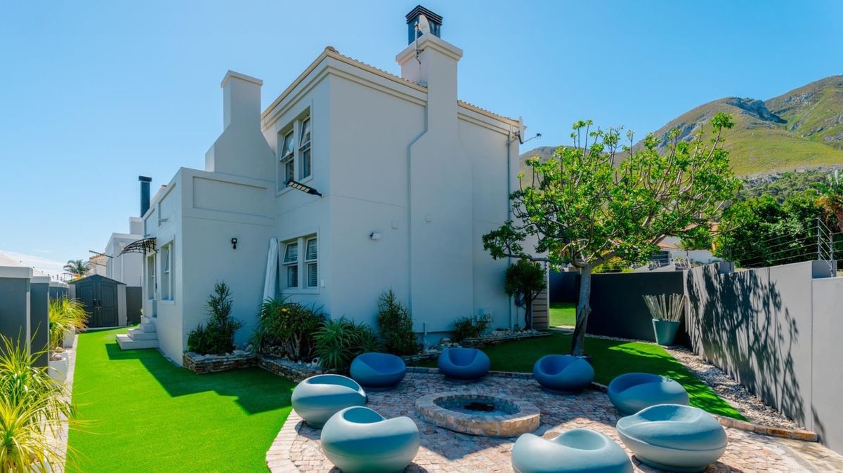 Painters Hermanus: How Often Should You Repaint the Outside of Your House?