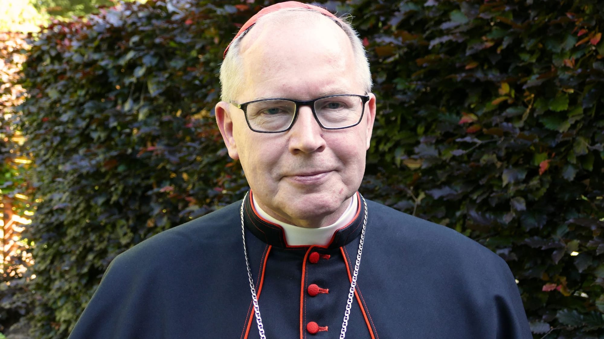 Tej książki zakazano w Holandii. Kard. Eijk krytykuje pigułkę „dzień po” i związki jednopłciowe!