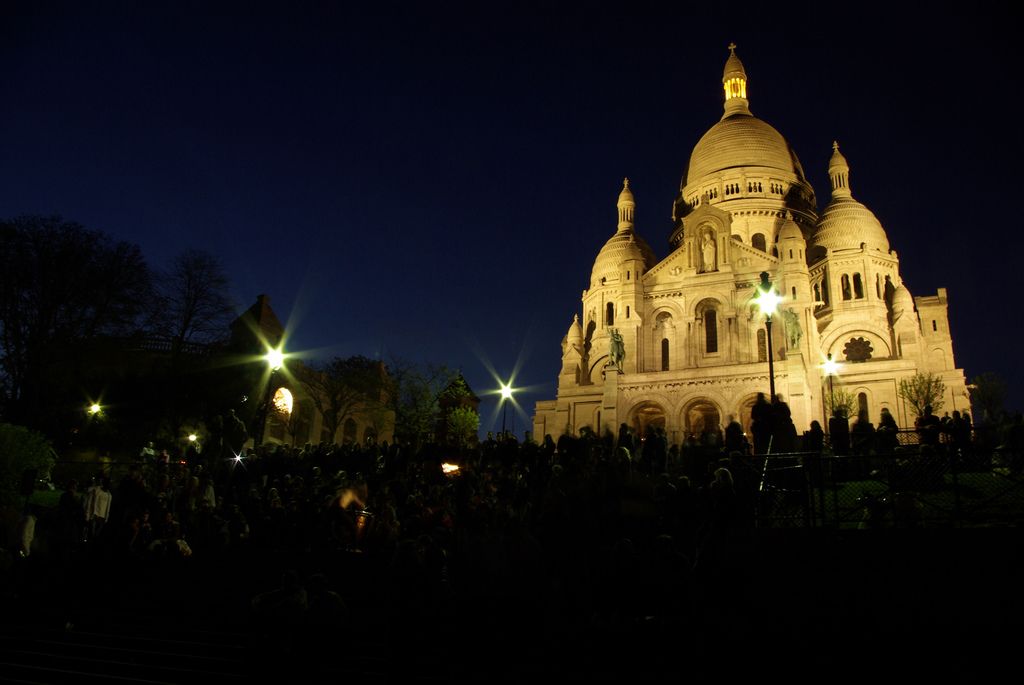 HomeExchange is the social network that makes travelling for free easy GuestToGuest, home exchange, sharing economy, beautiful places at night, sacre coeur