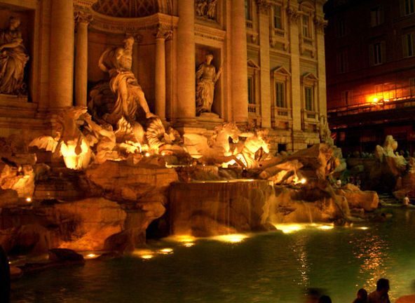 HomeExchange is the social network that makes travelling for free easy GuestToGuest, home exchange, sharing economy, beautiful places at night, Trevi Fountain