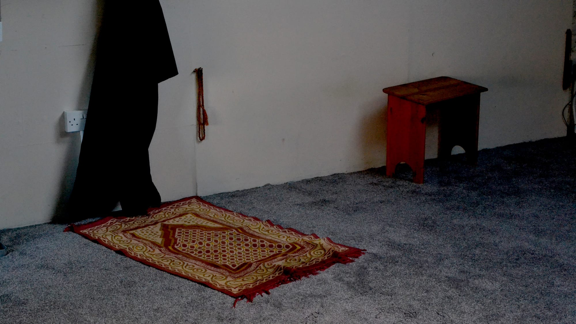 Prayer mat and rosary at Sultan Mecid masjid.