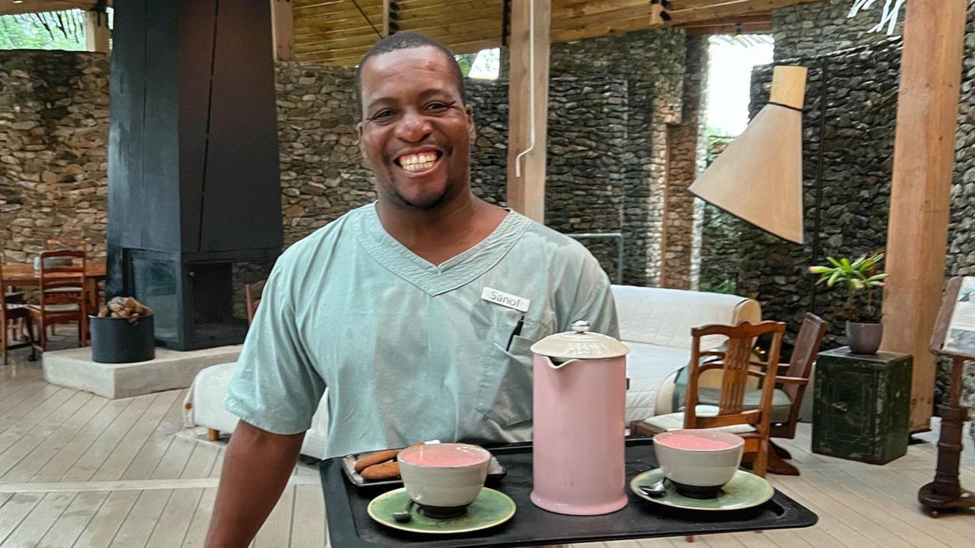 Sonaf serving Vikki and Sian coffee at Saseka