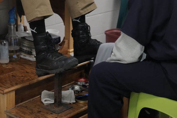 Making ends meet at guard’s feet