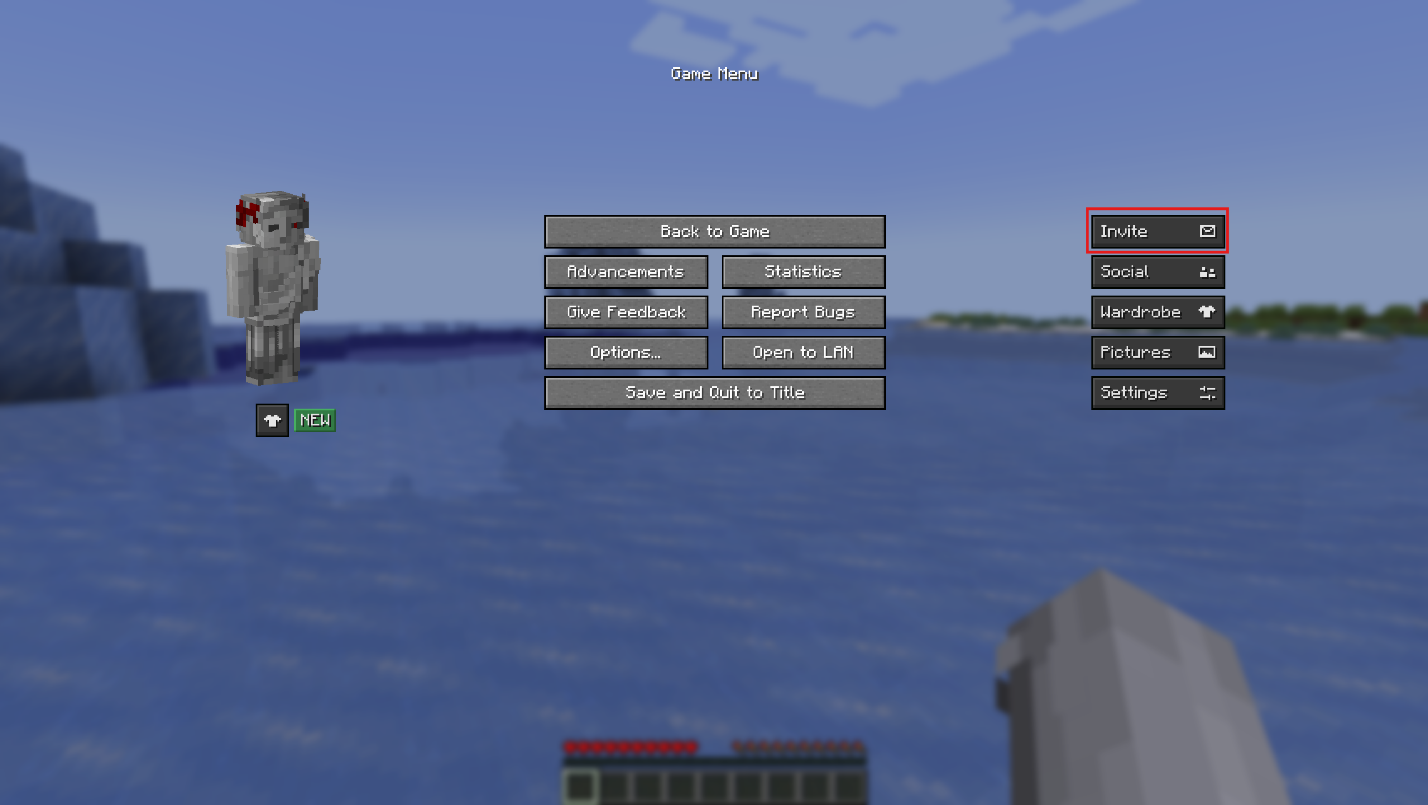 Minecraft in-game menu with Essential "Invite" button highlighted.