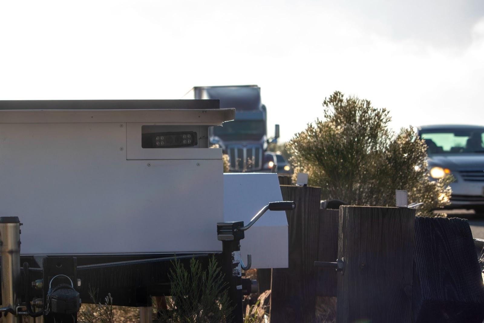 A white box with a black roof

AI-generated content may be incorrect.